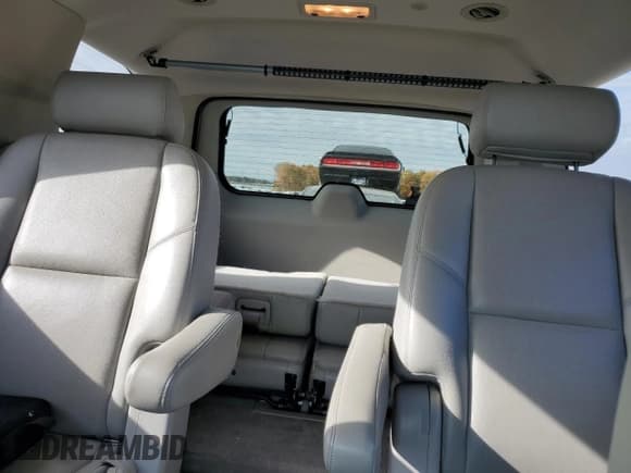 ✅ 2010 Chevrolet Tahoe LTZ • VIN: 1GNUCCE06AR167860 • Lot: 92745385. Wystawiony na Copart z przebiegiem 240 984 mil. Bezpłatny archiwum sprzedaży aukcyjnych z USA i szczegółowy raport historii pojazdu na DreamBid. Zdjęcie 10.