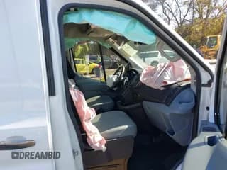 ✅ 2018 Ford Transit • VIN: 1FTYE2CM8JKB24148 • Lot: 43618196. Wystawiony na IAAI z przebiegiem 92 634 mil. Bezpłatny archiwum sprzedaży aukcyjnych z USA i szczegółowy raport historii pojazdu na DreamBid. Zdjęcie 5.