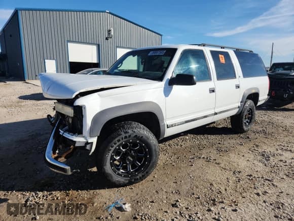 ✅ 1999 Chevrolet Suburban • VIN: 3GNGK26J6XG201502 • Лот: 89867585. Опубликован ранее на Copart с пробегом 198 342 миль. Бесплатный доступ к архиву аукционных продаж из США и подробный отчёт об истории автомобиля на DreamBid. Изображение 1.