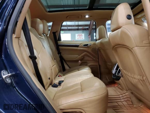 ✅ 2012 Porsche Cayenne S Hybrid • VIN: WP1AE2A25CLA92113 • Лот: 87054635. Опубликован ранее на Copart с пробегом 218 396 миль. Бесплатный доступ к архиву аукционных продаж из США и подробный отчёт об истории автомобиля на DreamBid. Изображение 11.