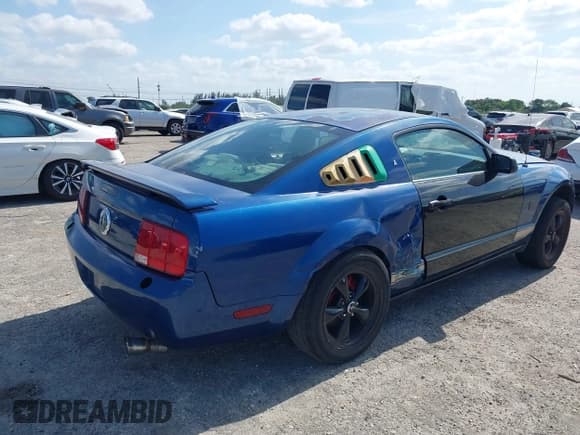 ✅ 2006 Ford Mustang Standard • VIN: 1ZVFT80NX65129626 • Lot: 42114060. Listed on IAAI with 163,263 mi. Free auction sales archive from the USA and detailed vehicle history report at DreamBid. Image 4.