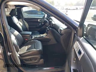 ✅ 2022 Ford Explorer ST • VIN: 1FM5K8GC8NGB60880 • Lot: 43380658. Wystawiony na IAAI z przebiegiem 40 802 mil. Bezpłatny archiwum sprzedaży aukcyjnych z USA i szczegółowy raport historii pojazdu na DreamBid. Zdjęcie 5.