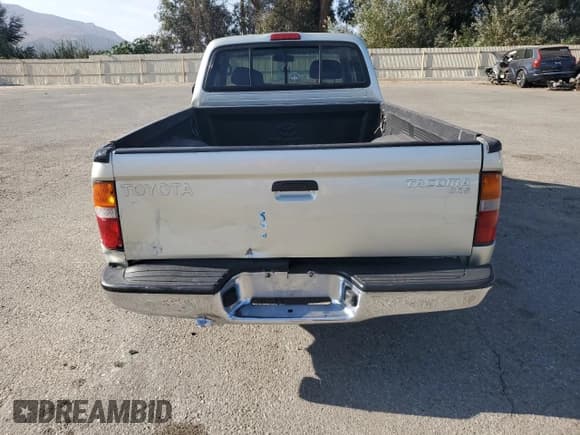 ✅ 2000 Toyota Tacoma • VIN: 5TEVL52N0YZ716945 • Лот: 90939855. Опубликован ранее на Copart с пробегом 176 058 миль. Бесплатный доступ к архиву аукционных продаж из США и подробный отчёт об истории автомобиля на DreamBid. Изображение 6.