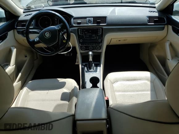 ✅ 2016 Volkswagen Passat S • VIN: 1VWAT7A37GC057489 • Lot: 59272195. Wystawiony na Copart z przebiegiem 132 725 mil. Bezpłatny archiwum sprzedaży aukcyjnych z USA i szczegółowy raport historii pojazdu na DreamBid. Zdjęcie 8.