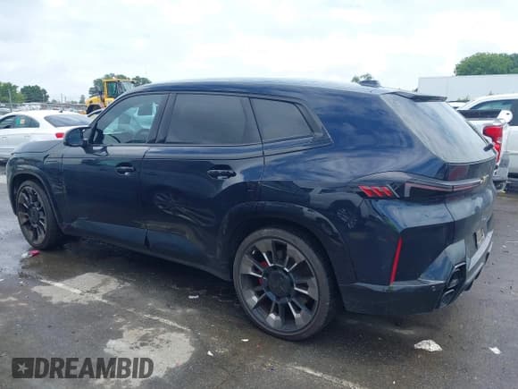 ✅ 2023 BMW XM • VIN: 5YM23CS0XP9S28406 • Lot: 42968223. Wystawiony na IAAI z przebiegiem 24 959 mil. Bezpłatny archiwum sprzedaży aukcyjnych z USA i szczegółowy raport historii pojazdu na DreamBid. Zdjęcie 14.