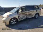 ✅ 2011 Toyota Sienna LE • VIN: 5TDKK3DC2BS135487 • Lot: 93556155. Wystawiony na Copart z przebiegiem 147 038 mil. Bezpłatny archiwum sprzedaży aukcyjnych z USA i szczegółowy raport historii pojazdu na DreamBid. Zdjęcie 1.