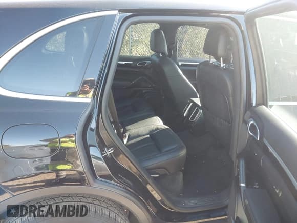 ✅ 2018 Porsche Cayenne • VIN: WP1AA2A20JKA04860 • Lot: 43706389. Listed on IAAI with 123,203 mi. Free auction sales archive from the USA and detailed vehicle history report at DreamBid. Image 8.