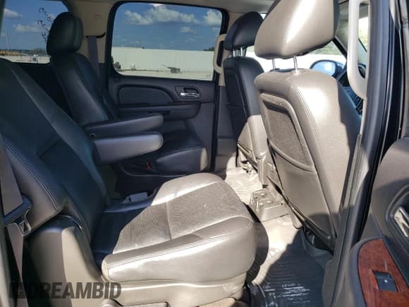 ✅ 2011 Chevrolet Suburban LTZ • VIN: 1GNSKKE30BR230225 • Lot: 70895664. Wystawiony na Copart z przebiegiem 169 603 mil. Bezpłatny archiwum sprzedaży aukcyjnych z USA i szczegółowy raport historii pojazdu na DreamBid. Zdjęcie 11.