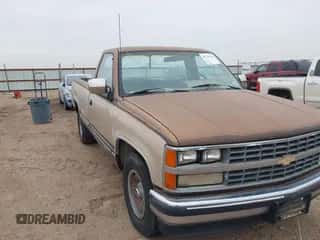 1988 Chevrolet Silverado 2500 z VIN 1GCFC24K4JE123538, wystawiony jako IAAI lot #41741153 z przebiegiem 253 186 mil mil oraz . Historia ofert i sprzedaży dostępna na DreamBid. Obrazek 6.