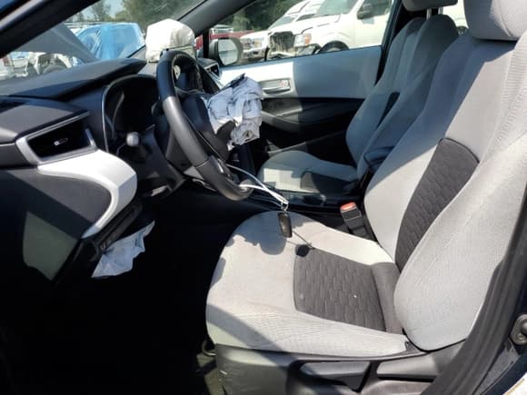 ✅ 2022 Toyota Corolla SE • VIN: JTND4MBE5N3175819 • Lot: 71369025. Wystawiony na Copart z przebiegiem 58 604 mil. Bezpłatny archiwum sprzedaży aukcyjnych z USA i szczegółowy raport historii pojazdu na DreamBid. Zdjęcie 7.