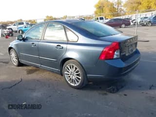 ✅ 2010 Volvo S40 • VIN: YV1382MS3A2500327 • Lot: 43604852. Listed on IAAI with 132,403 mi. Free auction sales archive from the USA and detailed vehicle history report at DreamBid. Image 3.