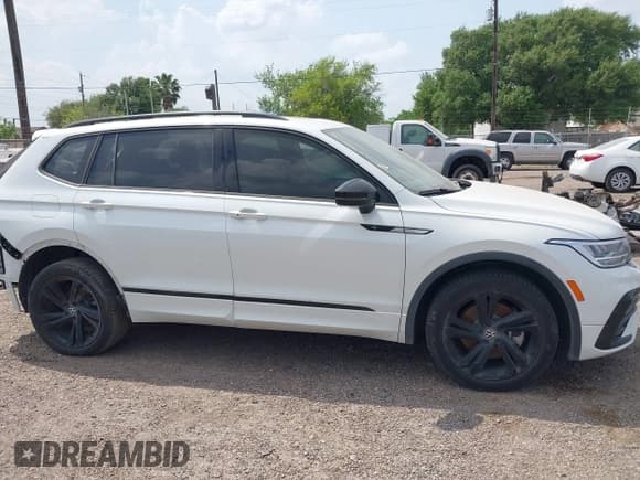 ✅ 2024 Volkswagen Tiguan SE R-Line Black • VIN: 3VVCB7AX5RM053896 • Lot: 41883670. Listed on IAAI with 11,239 mi. Free auction sales archive from the USA and detailed vehicle history report at DreamBid. Image 14.