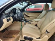 ✅ 2014 BMW 4 Series 428i xDrive • VIN: WBA3T1C55EPS98980 • Лот: 65426875. Опубликован ранее на Copart с пробегом 93 080 миль. Бесплатный доступ к архиву аукционных продаж из США и подробный отчёт об истории автомобиля на DreamBid. Изображение 7.