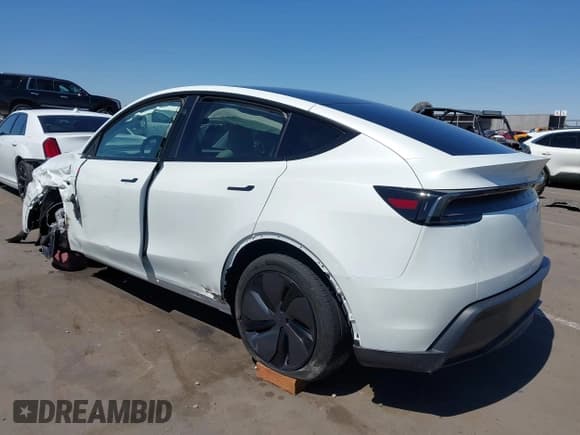 ✅ 2026 Tesla Model Y Long Range Launch Series • VIN: 7SAYGDEE6TF356259 • Лот: 42583010. Опубликован ранее на IAAI с пробегом 738 миль. Бесплатный доступ к архиву аукционных продаж из США и подробный отчёт об истории автомобиля на DreamBid. Изображение 3.