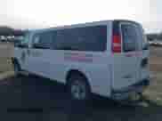 2015 Chevrolet Express Passenger LT z VIN 1GAZG1FGXF1172030, wystawiony jako IAAI lot #41510865 z przebiegiem 297 473 mil mil oraz . Historia ofert i sprzedaży dostępna na DreamBid. Obrazek 3.