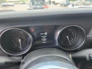 ✅ 2022 Jeep Wrangler Unlimited Sahara High Altitude • VIN: 1C4JJXP60NW279457 • Lot: 66158455. Wystawiony na Copart z przebiegiem 21 786 mil. Bezpłatny archiwum sprzedaży aukcyjnych z USA i szczegółowy raport historii pojazdu na DreamBid. Zdjęcie 9.