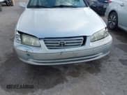 ✅ 2000 Toyota Camry LE • VIN: JT2BG22K1Y0398192 • Lot: 43728207. Wystawiony na IAAI z przebiegiem 370 608 mil. Bezpłatny archiwum sprzedaży aukcyjnych z USA i szczegółowy raport historii pojazdu na DreamBid. Zdjęcie 6.