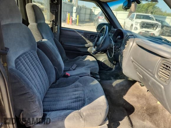 ✅ 2000 Chevrolet S-10 LS • VIN: 1GCCS19W3Y8273113 • Lot: 85884585. Listed on Copart with 208,986 mi. Free auction sales archive from the USA and detailed vehicle history report at DreamBid. Image 10.