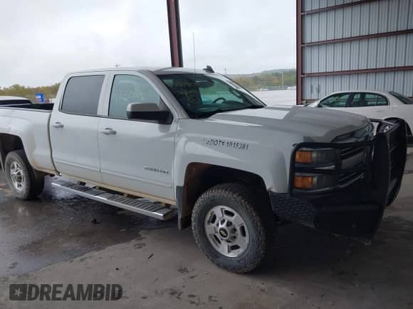 2016 Chevrolet Silverado 2500HD LT z VIN 1GC1KVEG9GF129704, wystawiony jako IAAI lot #43504239 z przebiegiem 230 456 mil mil oraz . Historia ofert i sprzedaży dostępna na DreamBid. Obrazek 1.