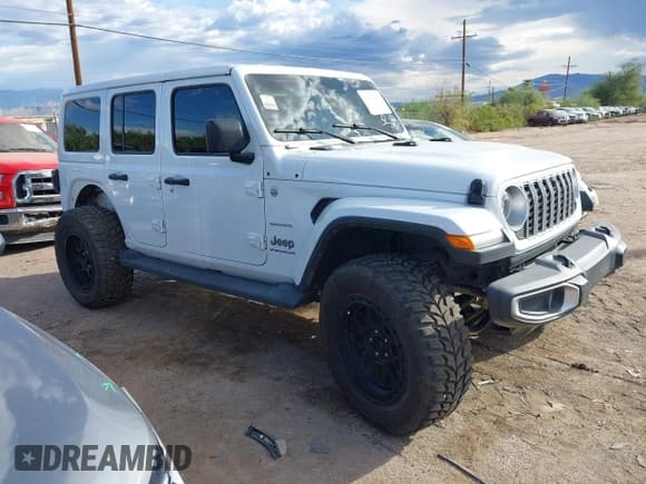 ✅ 2024 Jeep Wrangler Sahara • VIN: 1C4PJXEN3RW114464 • Лот: 43497146. Опубликован ранее на IAAI с пробегом 17 365 миль. Бесплатный доступ к архиву аукционных продаж из США и подробный отчёт об истории автомобиля на DreamBid. Изображение 1.