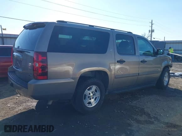 ✅ 2007 Chevrolet Suburban LT • VIN: 1GNFK16357R265554 • Lot: 41434543. Listed on IAAI with 139,928 mi. Free auction sales archive from the USA and detailed vehicle history report at DreamBid. Image 4.