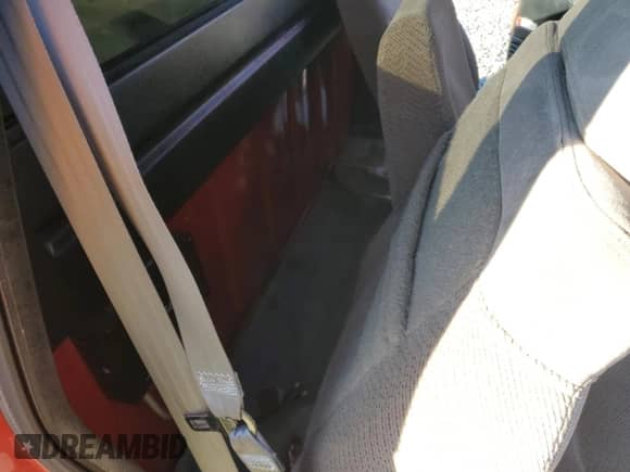 1997 Chevrolet Silverado 1500 z VIN 1GCEC14WXVZ146636, wystawiony jako Copart lot #82467685 z przebiegiem 2 049 927 mil mil oraz Szkoda całkowita • Salvage title. Historia ofert i sprzedaży dostępna na DreamBid. Obrazek 10.