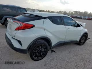 ✅ 2019 Toyota C-HR LE • VIN: NMTKHMBX6KR097464 • Лот: 84898835. Опубликован ранее на Copart с пробегом Не указан. Бесплатный доступ к архиву аукционных продаж из США и подробный отчёт об истории автомобиля на DreamBid. Изображение 3.