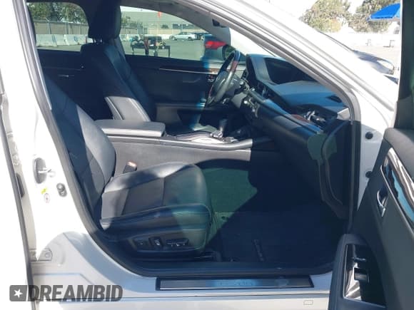 ✅ 2016 Lexus ES 330 • VIN: 58ABK1GG2GU012413 • Lot: 43550646. Listed on IAAI with 107,014 mi. Free auction sales archive from the USA and detailed vehicle history report at DreamBid. Image 5.