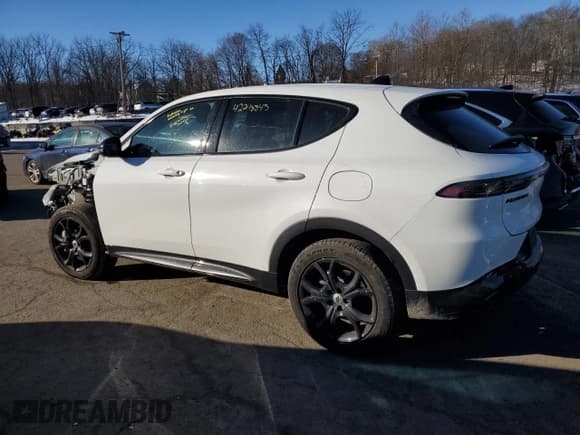 ✅ 2024 Dodge Hornet R/T • VIN: ZACPDFCW0R3A21810 • Lot: 42248845. Listed on Copart with 7,913 mi. Free auction sales archive from the USA and detailed vehicle history report at DreamBid. Image 2.