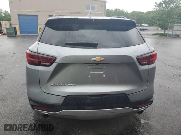 2024 Chevrolet Blazer LT z VIN 3GNKBJR42RS197992, wystawiony jako Copart lot #57789425 z przebiegiem 29 108 mil mil oraz Szkoda całkowita • Salvage title. Historia ofert i sprzedaży dostępna na DreamBid. Obrazek 6.