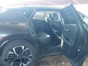 ✅ 2022 Kia EV6 Wind • VIN: KNDC34LA2N5060131 • Lot: 43359034. Wystawiony na IAAI z przebiegiem 64 917 mil. Bezpłatny archiwum sprzedaży aukcyjnych z USA i szczegółowy raport historii pojazdu na DreamBid. Zdjęcie 8.