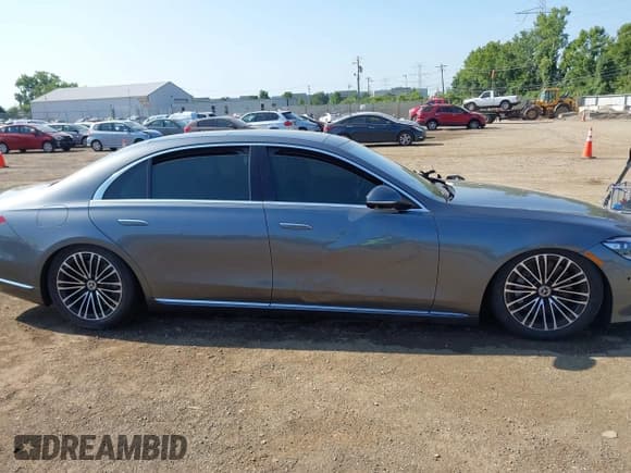 ✅ 2021 Mercedes-Benz S 580 • VIN: W1K6G7GBXMA040405 • Lot: 42965156. Wystawiony na IAAI z przebiegiem 38 370 mil. Bezpłatny archiwum sprzedaży aukcyjnych z USA i szczegółowy raport historii pojazdu na DreamBid. Zdjęcie 13.