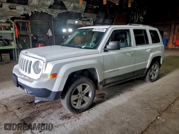 ✅ 2016 Jeep Patriot High Altitude • VIN: 1C4NJRFB6GD501204 • Lot: 94184195. Wystawiony na Copart z przebiegiem 124 220 mil. Bezpłatny archiwum sprzedaży aukcyjnych z USA i szczegółowy raport historii pojazdu na DreamBid. Zdjęcie 1.