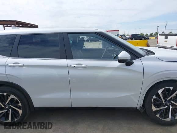 2023 Mitsubishi Outlander SE с VIN JA4J3UA89PZ039905, выставлен на аукционе IAAI как лот 43258738 с пробегом 51 368 миль миль и . История ставок и продаж доступна на DreamBid. Изображение 14.