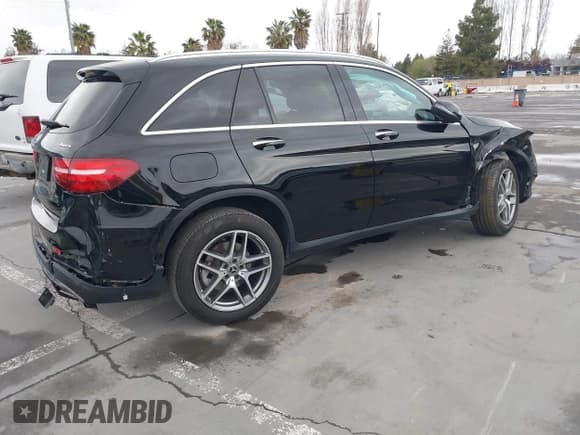 ✅ 2019 Mercedes-Benz GLC 300 • VIN: WDC0G4KBXKF593247 • Лот: 41913203. Опубликован ранее на IAAI с пробегом 30 833 миль. Бесплатный доступ к архиву аукционных продаж из США и подробный отчёт об истории автомобиля на DreamBid. Изображение 4.