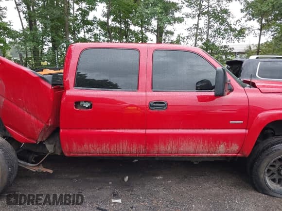 ✅ 2006 Chevrolet Silverado 2500HD LT3 • VIN: 1GCHK23D96F228883 • Лот: 42908093. Опубликован ранее на IAAI с пробегом 181 558 миль. Бесплатный доступ к архиву аукционных продаж из США и подробный отчёт об истории автомобиля на DreamBid. Изображение 13.