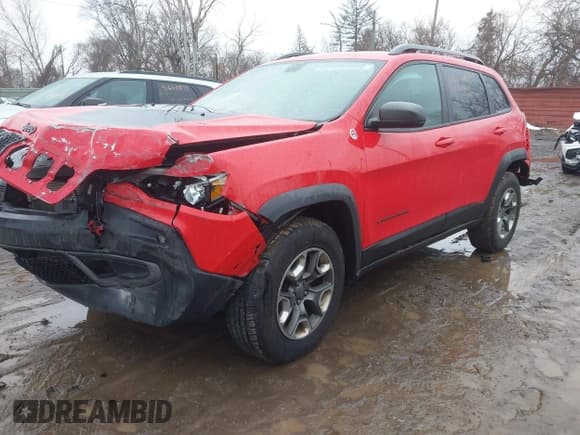 ✅ 2019 Jeep Cherokee Trailhawk • VIN: 1C4PJMBX4KD121168 • Lot: 41680398. Listed on IAAI with 128,931 mi. Free auction sales archive from the USA and detailed vehicle history report at DreamBid. Image 2.