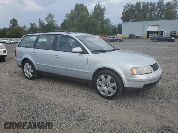 ✅ 2000 Volkswagen Passat • VIN: WVWNA23B9YE120891 • Лот: 70514105. Опубликован ранее на Copart с пробегом 269 686 миль. Бесплатный доступ к архиву аукционных продаж из США и подробный отчёт об истории автомобиля на DreamBid. Изображение 4.