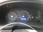 ✅ 2012 Hyundai Santa Fe SE • VIN: 5XYZHDAG7CG106687 • Lot: 75428244. Listed on Copart with 139,095 mi. Free auction sales archive from the USA and detailed vehicle history report at DreamBid. Image 9.