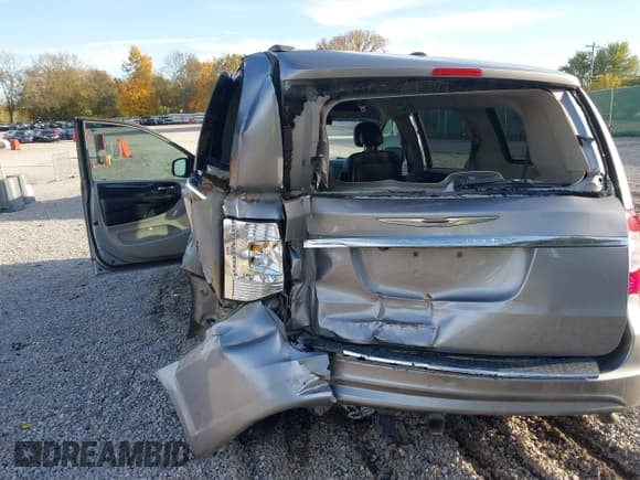 ✅ 2013 Chrysler Town & Country Touring • VIN: 2C4RC1BG1DR736696 • Лот: 43608920. Опубликован ранее на IAAI с пробегом 125 306 миль. Бесплатный доступ к архиву аукционных продаж из США и подробный отчёт об истории автомобиля на DreamBid. Изображение 6.