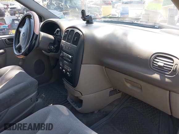 ✅ 2003 Dodge Caravan SE • VIN: 1D4GP25B93B168831 • Lot: 42175933. Wystawiony na IAAI z przebiegiem 103 282 mil. Bezpłatny archiwum sprzedaży aukcyjnych z USA i szczegółowy raport historii pojazdu na DreamBid. Zdjęcie 5.