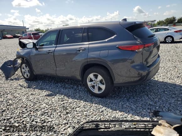 ✅ 2022 Toyota Highlander LE • VIN: 5TDZZRAH8NS142445 • Lot: 70516155. Listed on Copart with 84,173 mi. Free auction sales archive from the USA and detailed vehicle history report at DreamBid. Image 2.