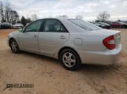 ✅ 2002 Toyota Camry LE • VIN: 4T1BE32K72U058320 • Lot: 48456245. Wystawiony na Copart z przebiegiem 267 504 mil. Bezpłatny archiwum sprzedaży aukcyjnych z USA i szczegółowy raport historii pojazdu na DreamBid. Zdjęcie 2.
