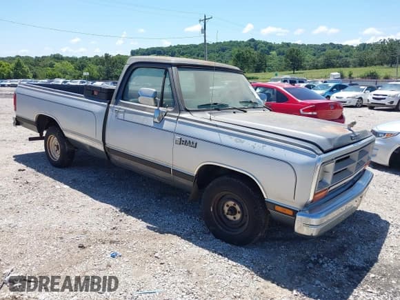 ✅ 1988 Dodge D/W 100 • VIN: 1B7FD04X8JS739662 • Lot: 42691327. Listed on IAAI with 16,355 mi. Free auction sales archive from the USA and detailed vehicle history report at DreamBid. Image 1.