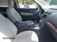 ✅ 2018 Ford Explorer Platinum • VIN: 1FM5K8HT4JGA50661 • Lot: 42184168. Wystawiony na IAAI z przebiegiem 126 407 mil. Bezpłatny archiwum sprzedaży aukcyjnych z USA i szczegółowy raport historii pojazdu na DreamBid. Zdjęcie 5.