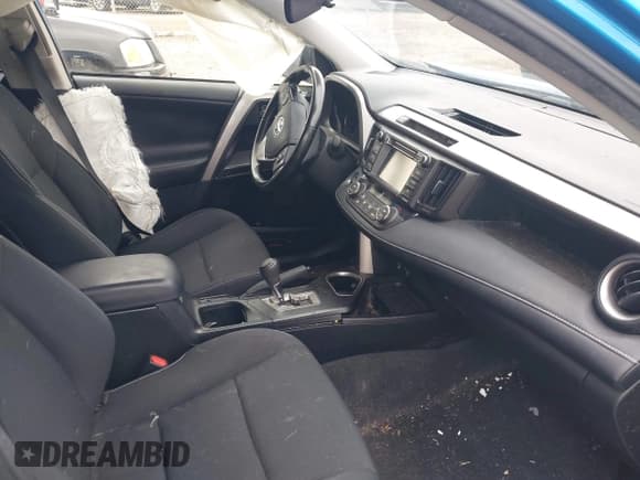 ✅ 2018 Toyota RAV4 XLE • VIN: JTMRFREV8JJ741992 • Лот: 43396927. Опубликован ранее на IAAI с пробегом 147 726 миль. Бесплатный доступ к архиву аукционных продаж из США и подробный отчёт об истории автомобиля на DreamBid. Изображение 5.