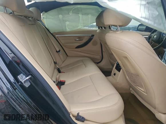 ✅ 2016 BMW 3 Series 328i • VIN: WBA8E9C59GK647069 • Lot: 94022585. Wystawiony na Copart z przebiegiem Nie podano. Bezpłatny archiwum sprzedaży aukcyjnych z USA i szczegółowy raport historii pojazdu na DreamBid. Zdjęcie 10.