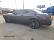 ✅ 2022 Dodge Challenger SXT • VIN: 2C3CDZGGXNH156756 • Lot: 78915354. Wystawiony na Copart z przebiegiem 43 704 mil. Bezpłatny archiwum sprzedaży aukcyjnych z USA i szczegółowy raport historii pojazdu na DreamBid. Zdjęcie 2.