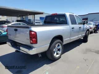 2007 Dodge 1500 SLT z VIN 1D7HA182X7J522933, wystawiony jako Copart lot #64195154 z przebiegiem 174 835 mil mil oraz Szkoda całkowita • Salvage title. Historia ofert i sprzedaży dostępna na DreamBid. Obrazek 3.