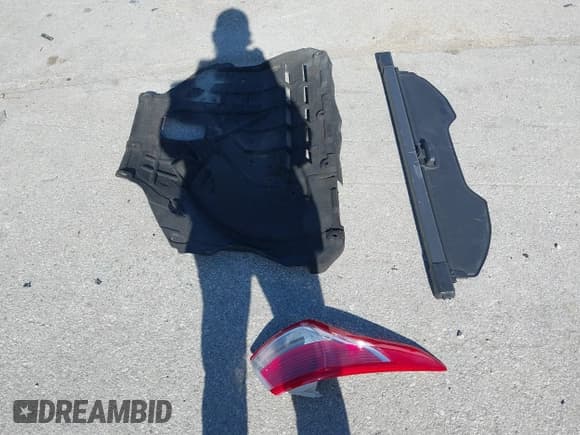 ✅ 2015 Ford Escape Titanium • VIN: 1FMCU0J93FUC34922 • Lot: 43480473. Wystawiony na IAAI z przebiegiem 171 677 mil. Bezpłatny archiwum sprzedaży aukcyjnych z USA i szczegółowy raport historii pojazdu na DreamBid. Zdjęcie 12.